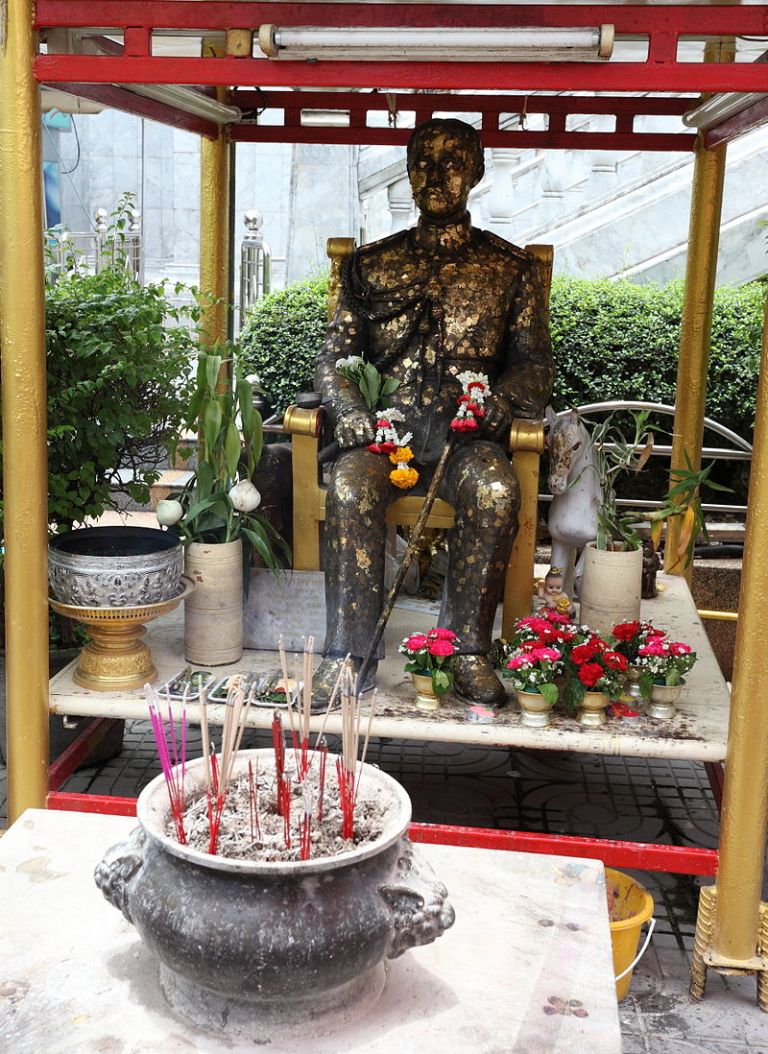 800px-Wat_hua_lamphong_rama_v