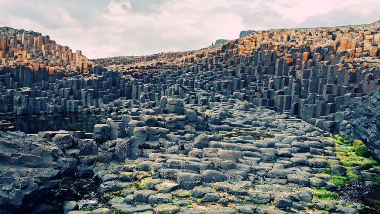 northern-ireland-giants-causeway-1920x1080